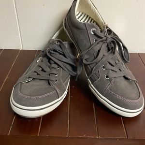 TAOS Women’s Moc Star Sneakers - 9.5 - NWOT